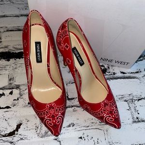Nine West Tatiana heels. Size 6. Red Bandanna